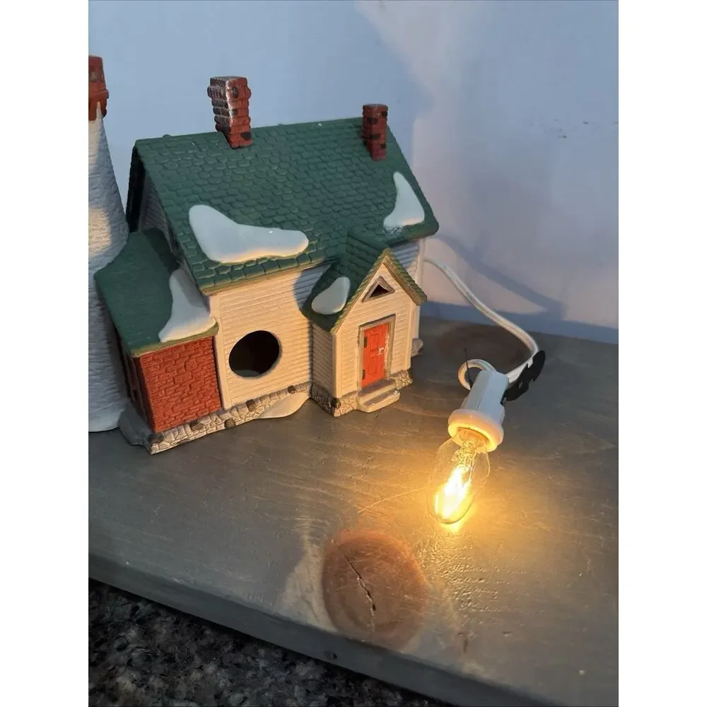 Department 56 Craggy Cove Lighthouse New England Village Series #59307 Light/Box